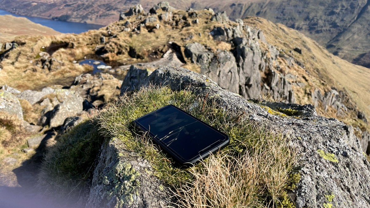 Walking and finding a&nbsp;phone